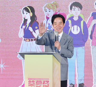 總統：青年海外圓夢計畫　明年增300名額助弱勢偏鄉