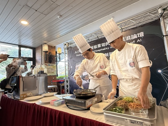 真人對決AI比做客家小炒　智能廚師險勝 | 華視新聞