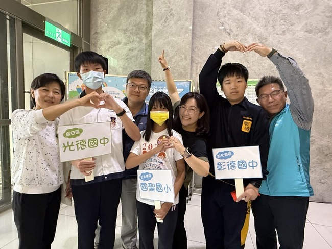 卿雲基金會頒發進步獎學金　97名學子獲表揚 | 華視新聞