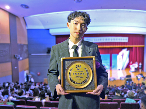 蔡黑皮百部影片介紹交通建設 獲金路獎特殊貢獻獎