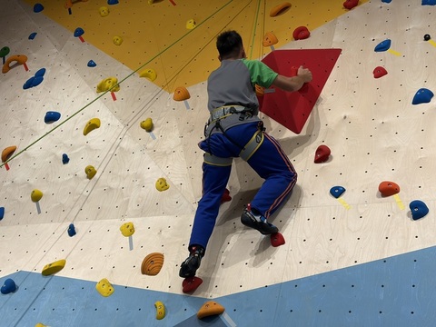 首創東大附特校園共融攀岩場落成 友善身心障礙生