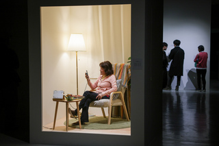 媽媽入駐北美館展間　致電觀眾反思生命經驗