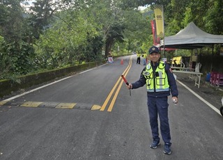 轉彎停等紅燈方向燈不能斷　違者罰1200元以上