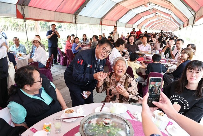 台南總舖師四季辦桌冬季場席開百桌　饕客大快朵頤 | 華視新聞