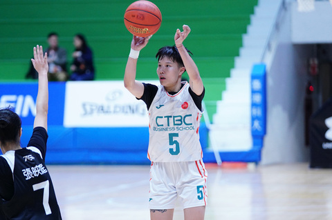 UBA邱群琋狂飆72分 改寫賽史單場得分紀錄