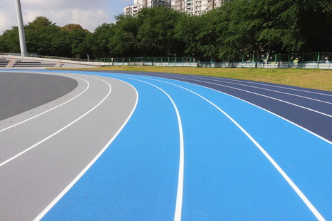 新北新莊田徑場整修導入3色跑道 足球場換人工草皮