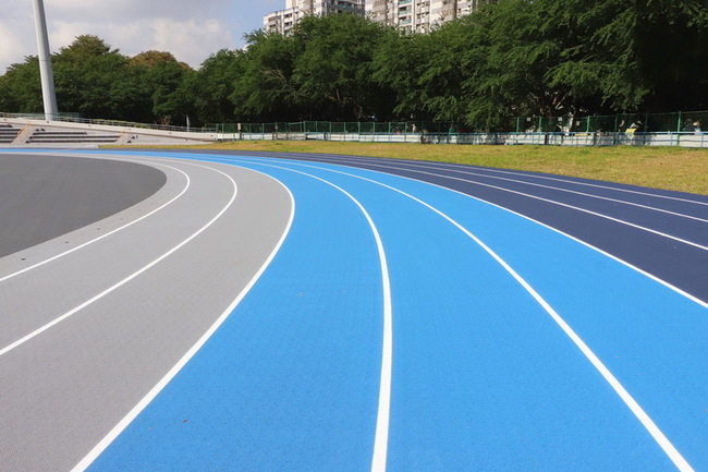 新北新莊田徑場整修導入3色跑道  足球場換人工草皮 | 華視新聞