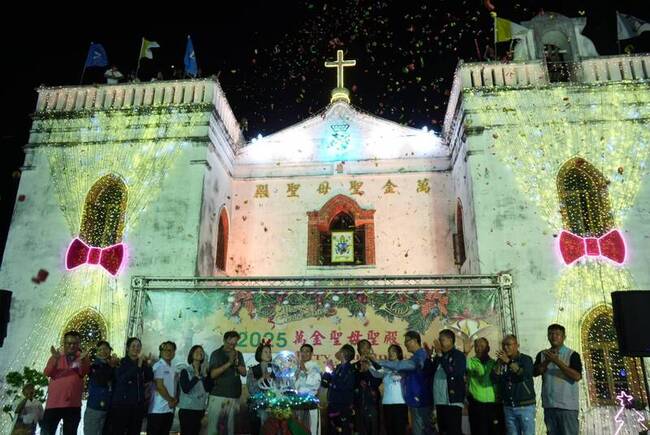 屏東萬金聖母聖殿點燈　耶誕氣氛濃厚 | 華視新聞