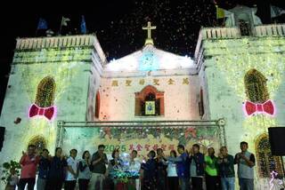 屏東萬金聖母聖殿點燈　耶誕氣氛濃厚