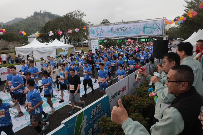 曾文水庫馬拉松　3650人開跑挑戰高難度賽道 | 華視新聞