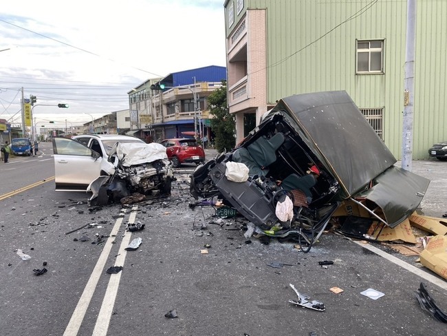 雲林斗南清晨車禍　3車相撞2人OHCA、2人輕重傷 | 華視新聞