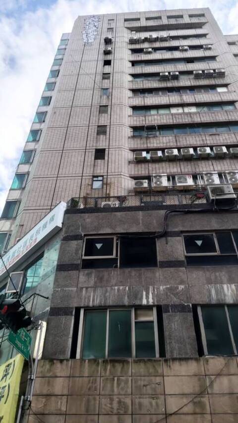 台中北區大樓高樓層外牆遭塗鴉 警方鎖定對象查辦