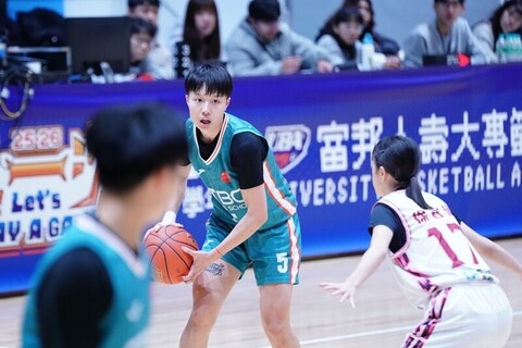 邱群琋飆分秀後稍冷靜 UBA中信狂勝輔大60分