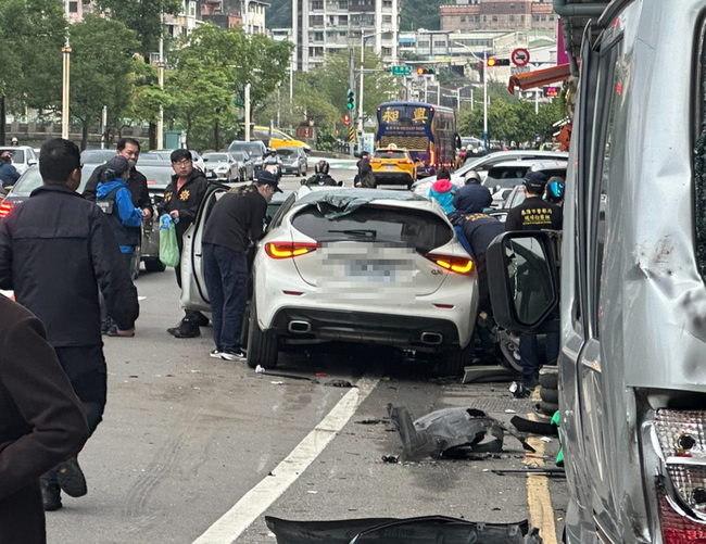 基隆疑再毒駕奪命 連撞12車釀1死2傷 | 華視新聞