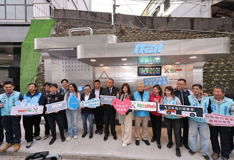 企業認養基隆興寮里候車亭啟用 不鏽鋼增耐用度