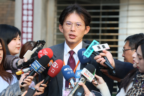 週刊爆金主匯款凱思　黃國昌：要追殺衝著我來就好