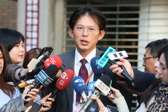 週刊爆金主匯款凱思　黃國昌：要追殺衝著我來就好 | 華視新聞