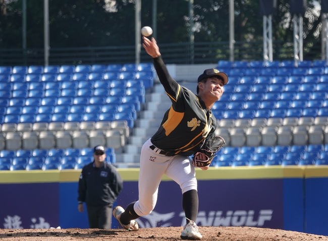 新北U18竹市洪偉哲手指破皮退場　未能完投不甘心 | 華視新聞