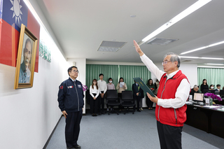 李明峯請辭獲准　楊宗林接台南消防局長宣誓就職