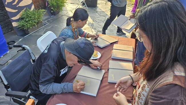 排灣族藝術家阿瀨跨足文學 首本詩集部落的風詠四季 | 華視新聞