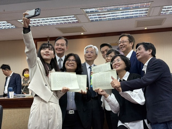 立院初審詐防條例加重詐騙刑責　增訂禁奢條款 | 華視新聞