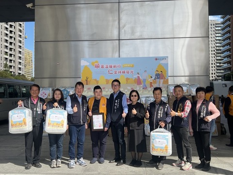台中順仁兄弟會寒冬送暖 捐十方啟能30萬修路