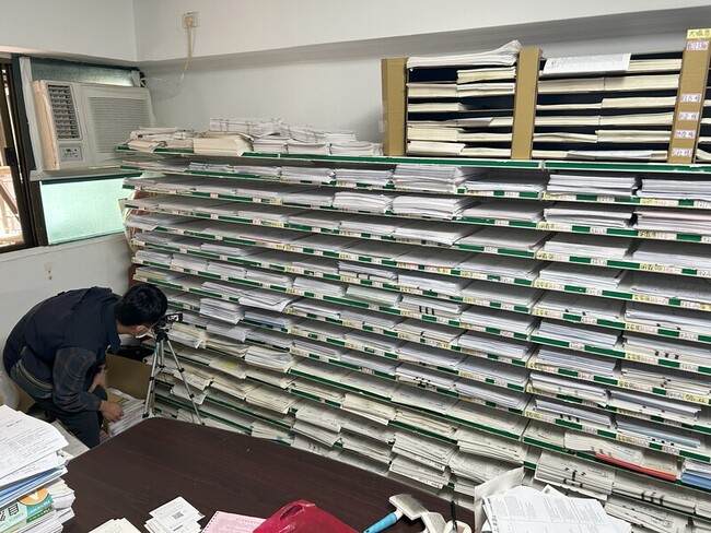 補教業講師售盜版教材侵權180億 刑事局查獲7嫌 | 華視新聞