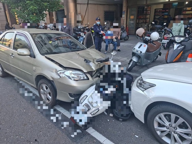 高雄7旬婦開車逆向衝撞　機車女騎士送醫不治 | 華視新聞