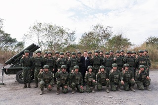 Altius-600M無人機首實彈射擊　顧立雄視導操演實況