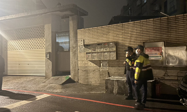 北捷傷人案　張文父母返家、警方進屋蒐證 | 華視新聞