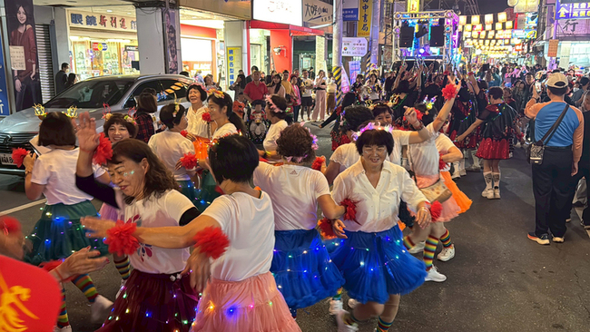 彰化田中員林耶誕點燈踩街　親子同樂熱鬧無比 | 華視新聞