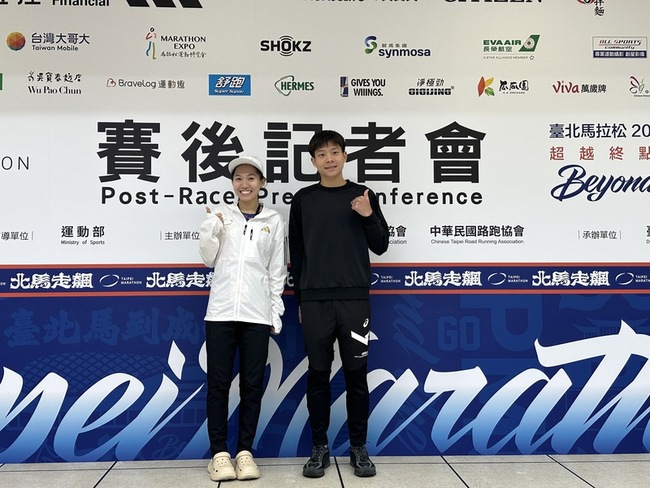 台北馬拉松施育佐生涯全馬首完賽　勇奪國內冠軍 | 華視新聞
