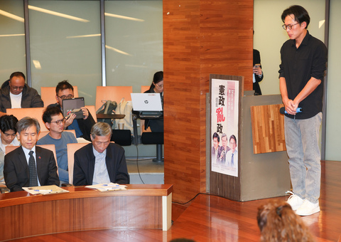 黃國昌為隨機攻擊罹難者默哀　盼用勇氣善良克服恐懼