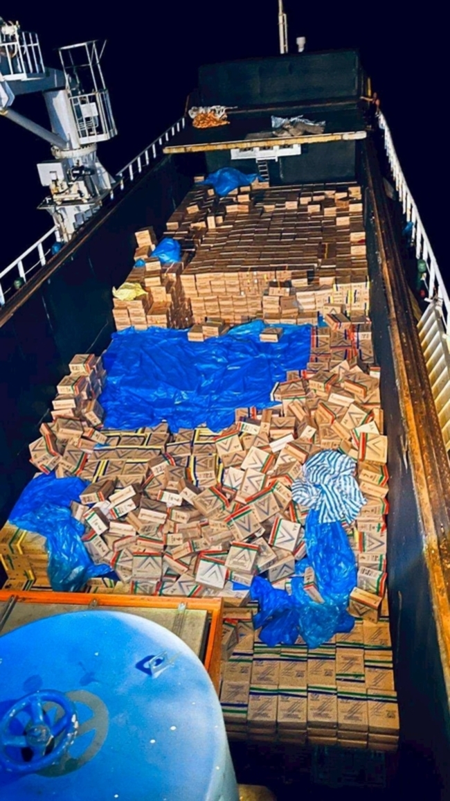 涉走私市價逾億元私菸進興達港  船長等5人遭起訴 | 華視新聞