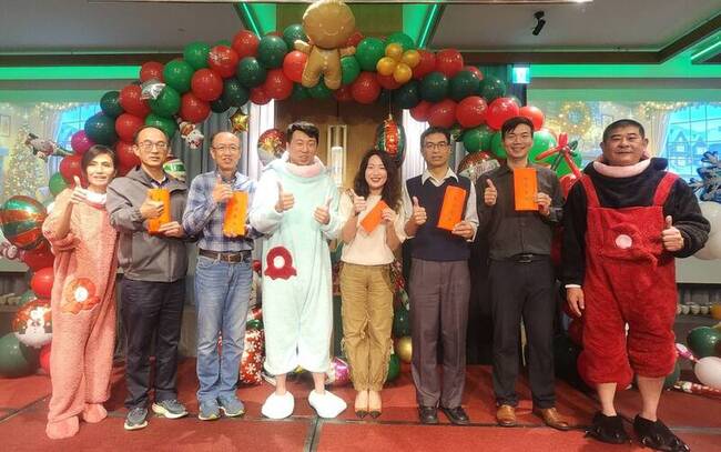 澎湖議會年終感恩之旅　邀4百位大小天使共度耶誕 | 華視新聞