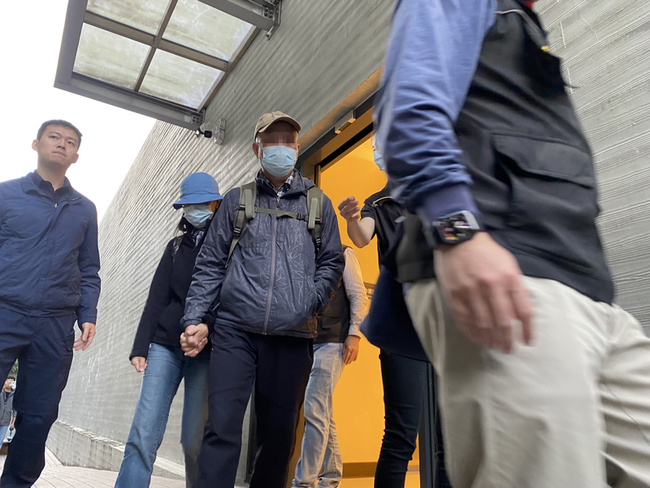 北市隨機攻擊案　犯嫌張文父母下跪向各界道歉 | 華視新聞