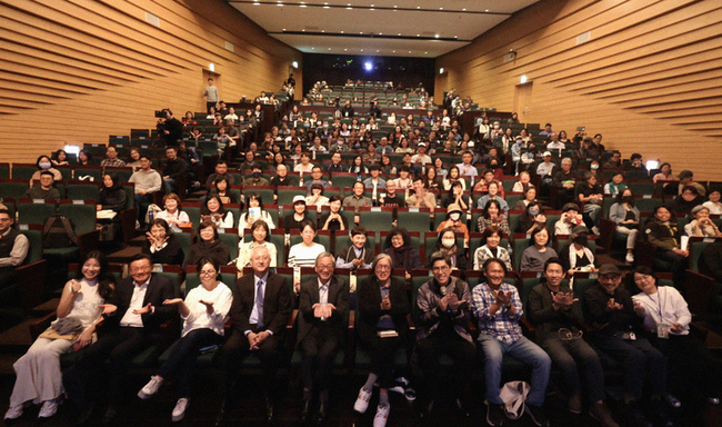 閱讀跨年詹宏志談極安詳死亡 李遠憶陪母親看螢火蟲 | 華視新聞