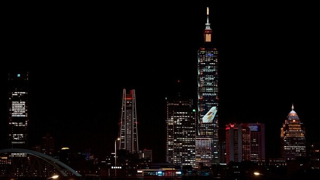 星宇航空亮相101跨年光雕展演　115年開航歐洲 | 華視新聞