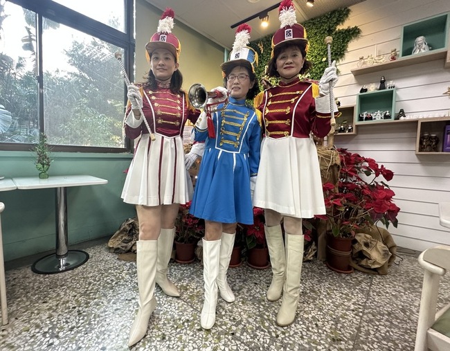 半世紀零時差　台中曉明女中6旬校友與學妹校慶聯演 | 華視新聞