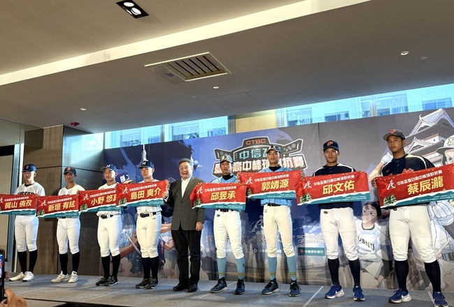 甲子園冠軍隊王牌新垣有絃來台　被球迷認出嚇一跳 | 華視新聞