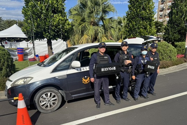 花蓮耶誕市集起跑  警方設武裝應變小組加強維安 | 華視新聞