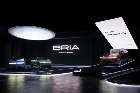 鴻華首推電動車自主品牌新車　台灣出發放眼海外市場