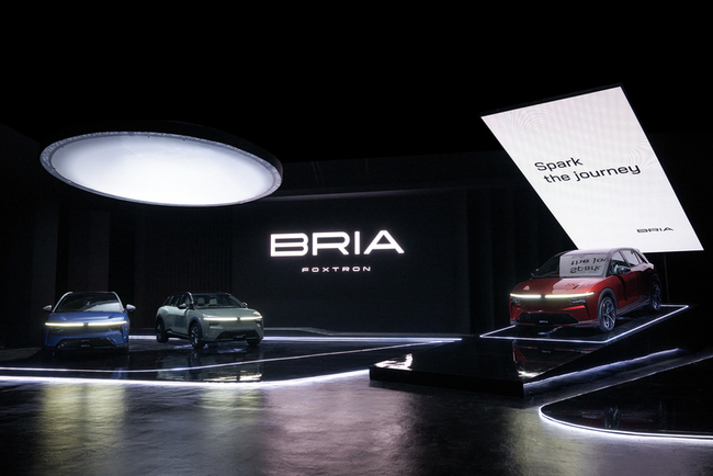 鴻華首推電動車自主品牌新車　台灣出發放眼海外市場 | 華視新聞