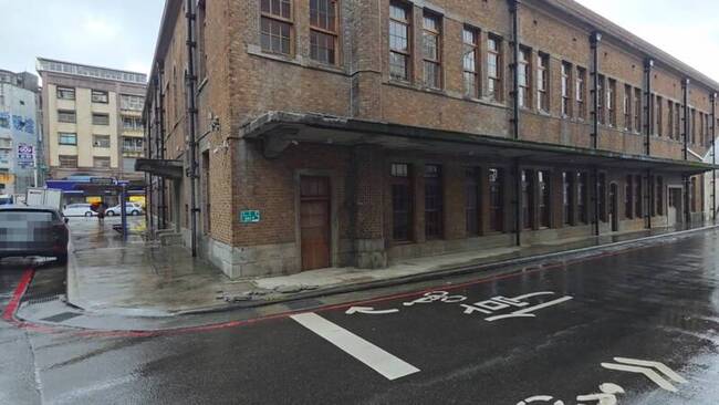 基隆歷史建築漁會正濱大樓屋簷遭撞損　擬裝防撞桿 | 華視新聞