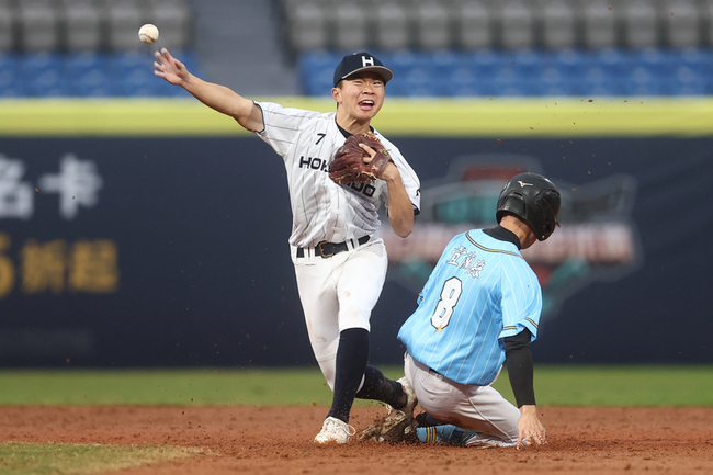 台日高中棒球賽首戰破4千人觀賽 北海道聯隊勝羅工 | 華視新聞