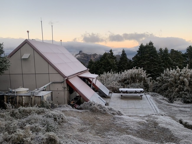 雪山地區積雪4公分　銀白美景驚豔登山客 | 華視新聞