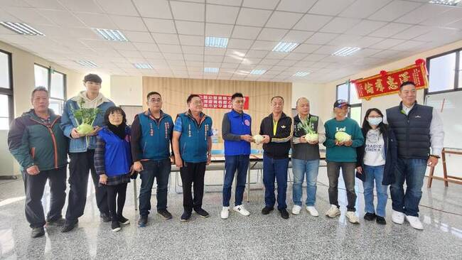 彰化與台南慈善團體跨海贈菜　助澎湖弱勢溫飽過冬 | 華視新聞