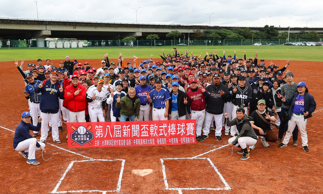 新聞盃棒球賽兄弟有「洋將」 養父鐵登板投124公里 | 華視新聞