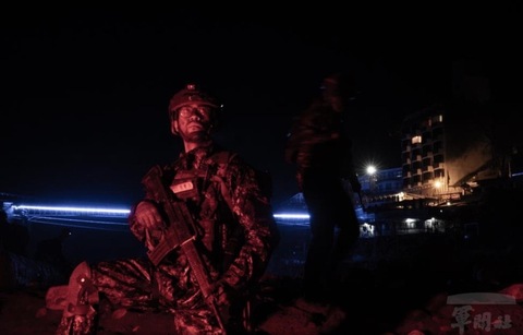 特戰中心訓練突擊兵 背40公斤裝備不分晝夜跋山涉水