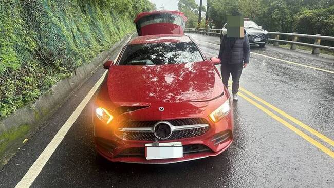 蘇花公路邊坡落石砸車　幸無人受傷 | 華視新聞